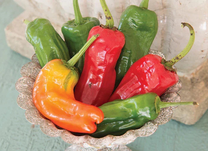 Cubanelle Sweet Pepper Seeds - Non-GMO - Capsicum annuum - Various Sizes - Perfect for Home Gardens and Containers