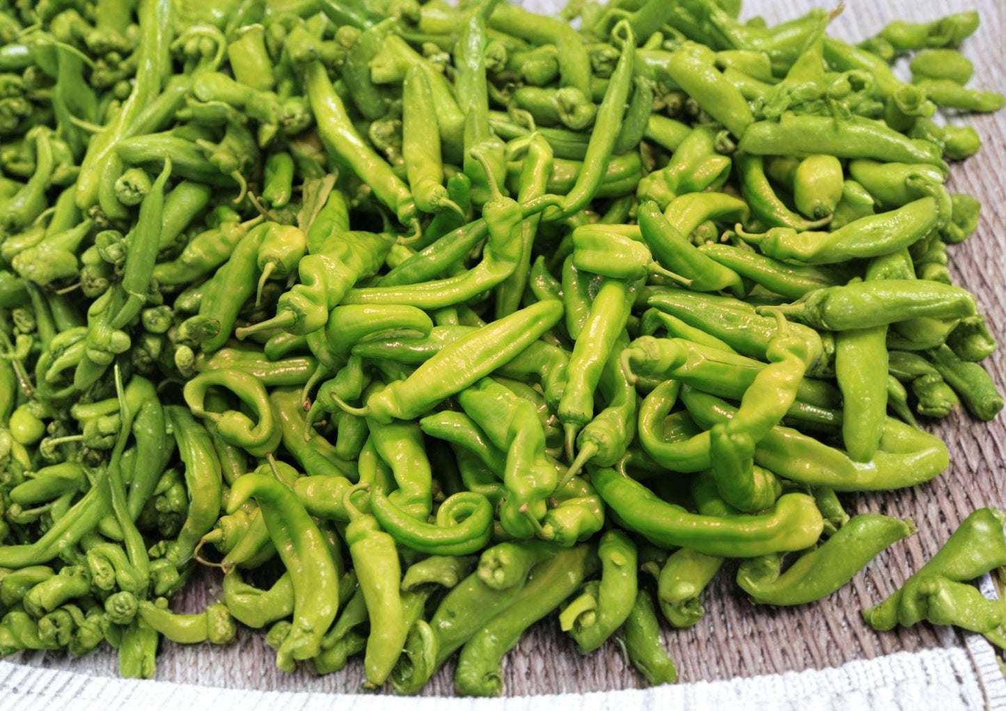 Heirloom Pepperoncini Seeds - 25 Seeds - Mild Tangy Italian Sweet Peppers - Capsicum annuum