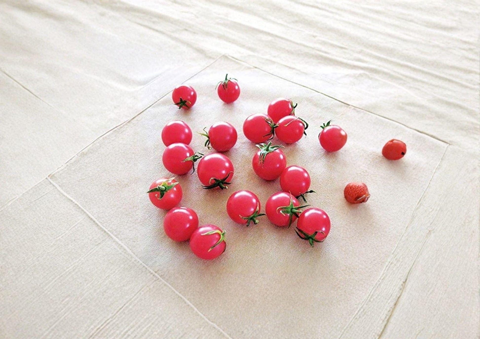 Small Red Cherry Tomato Seeds - 200 Heirloom Sweet Cherry Tomatoes for Garden Beds & Containers - Fast Growing