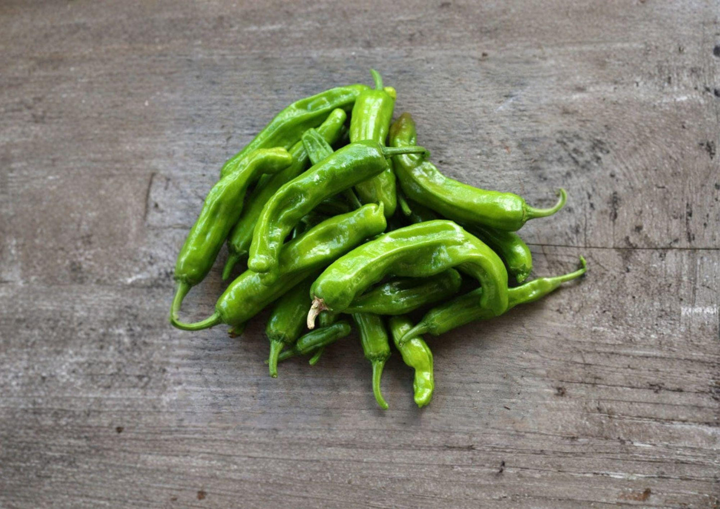 Serrano Tampiqueno Hot Pepper Seeds - 25 Heirloom Seeds for Spicy Green Red Chili - Capsicum annuum - Warm Season Garden
