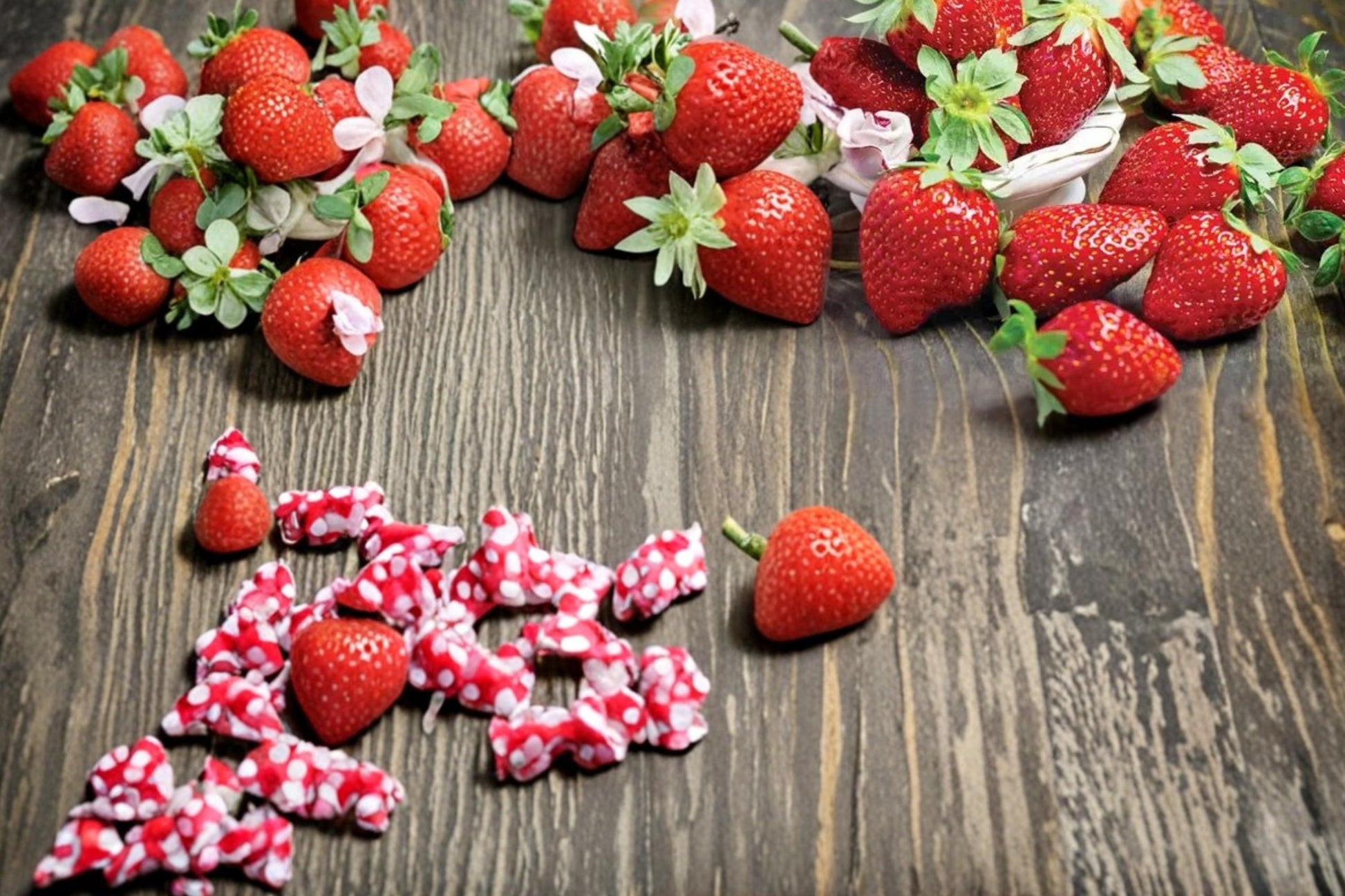 Cavendish Strawberry Roots - 5 Dormant Bare Roots - Fragaria × ananassa - Sweet Red Berries for Garden Beds & Containers