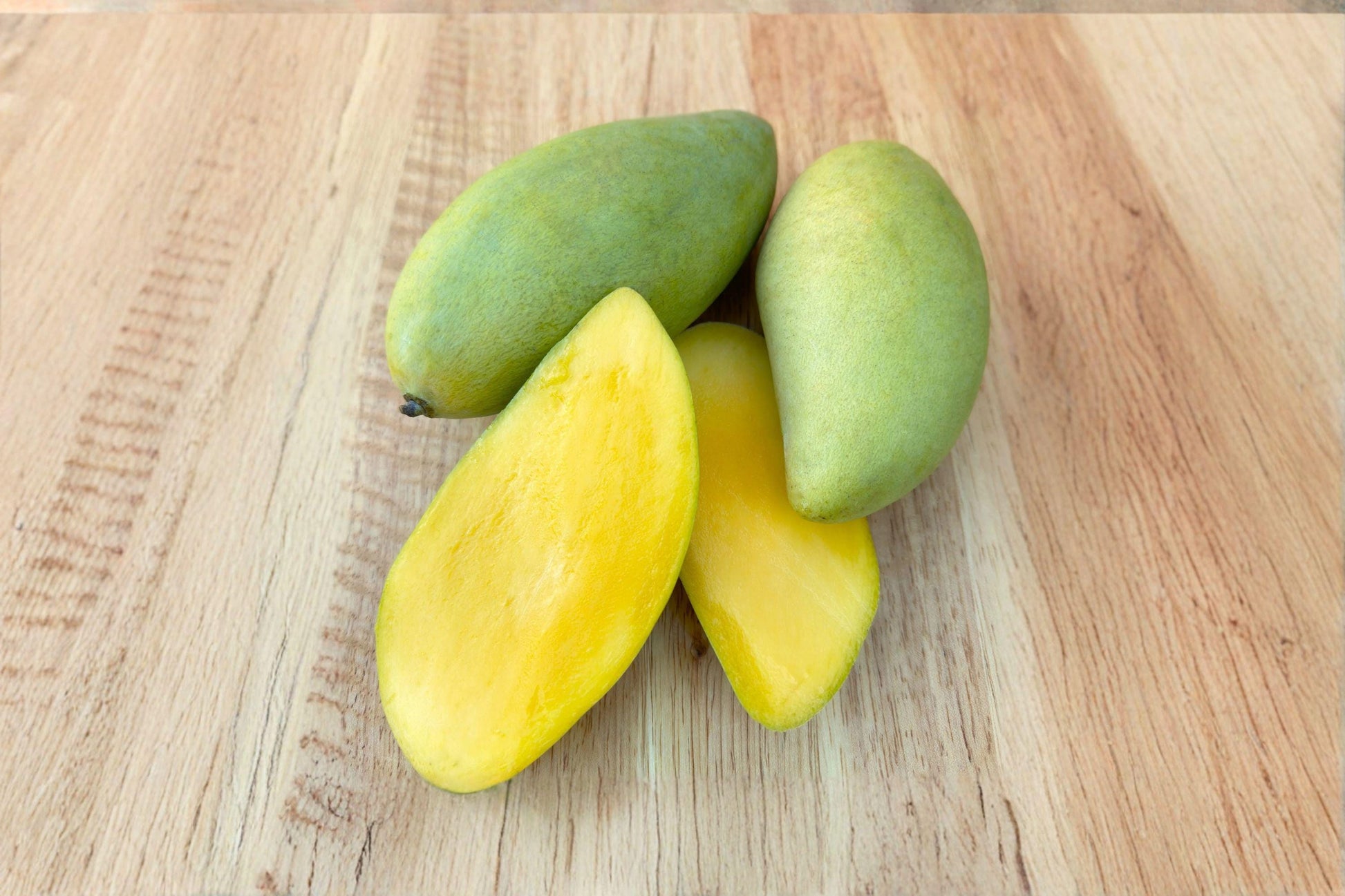 Nam Dok Mai Mango Seed 1 Seed - Mangifera indica - Tropical Fruit Tree for Home Growing and Collections