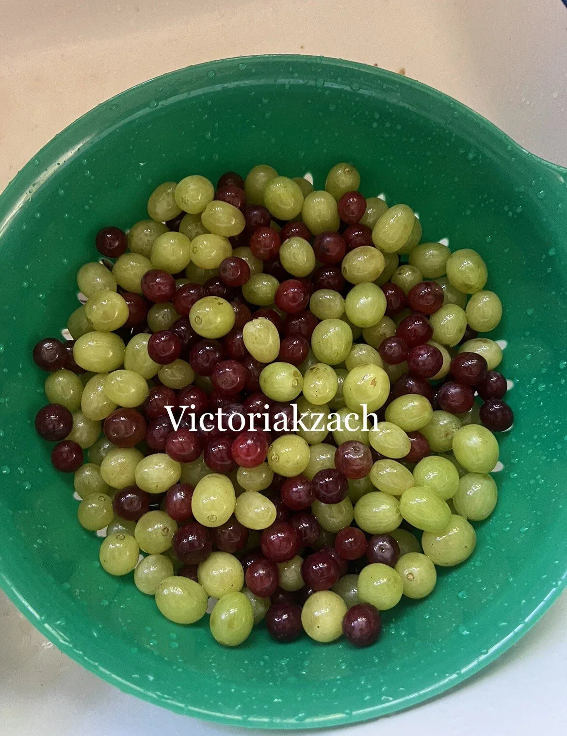 Giant Green Globe Grape Seeds - 10 XL Seeds for Fruit Vine, Vitis Vinifera, Ideal for Desserts and Jellies